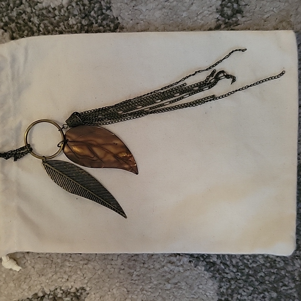 Express Long necklace with Feather charms.